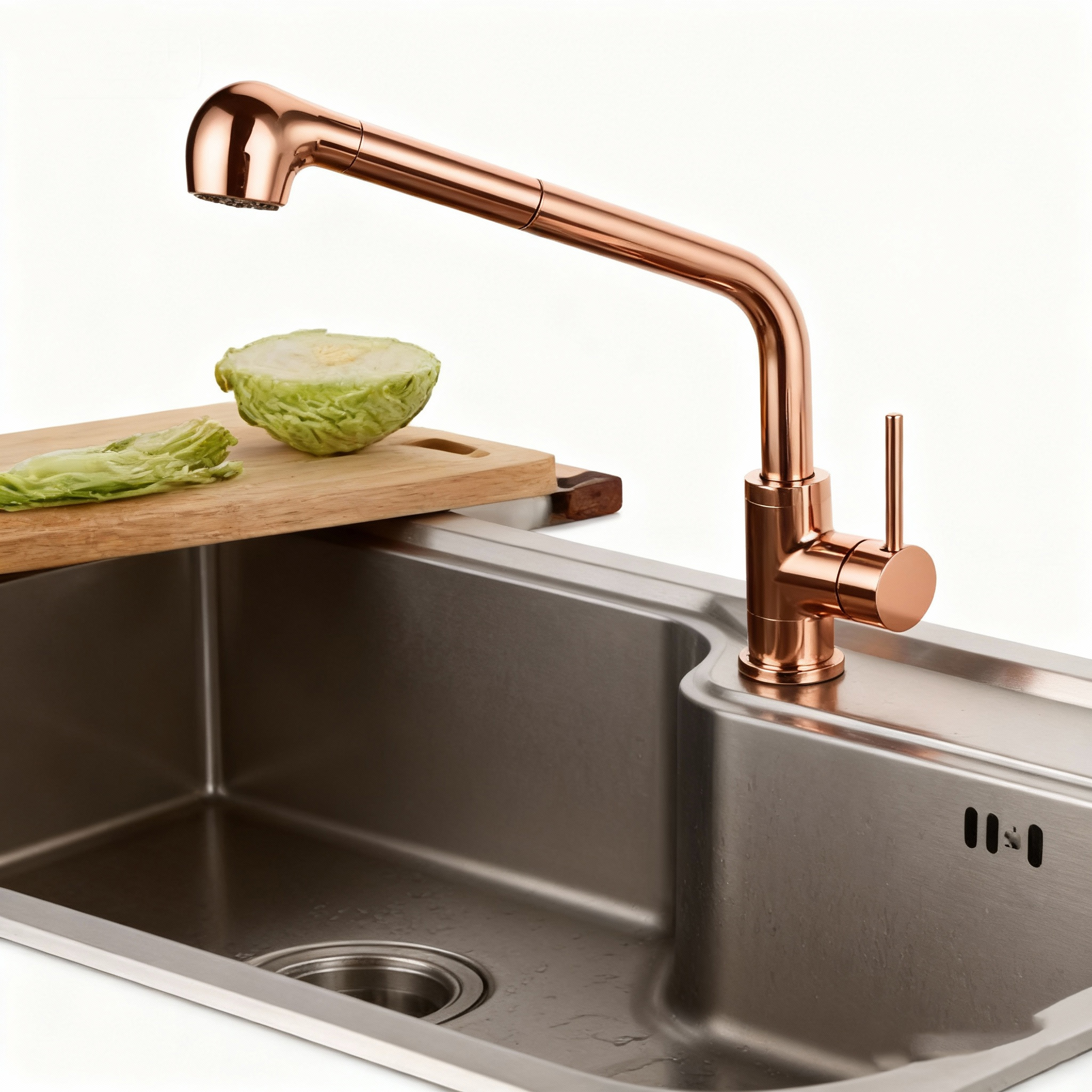 Polished chrome faucet with extendable pull-out sprayer suitable for modern kitchen